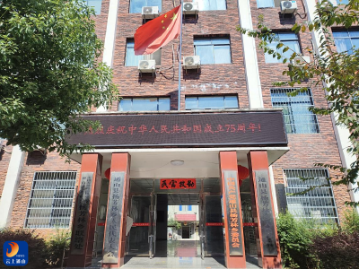 杨芳林乡：喜迎国庆氛围浓 处处洋溢“中国红”