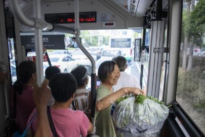 武汉“菜篮子专线”传递人间烟火