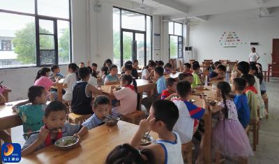 炎炎夏日送清凉，丝丝关怀润心田—— 车田乡贤为车田小学食堂捐赠空调 改善就餐条件