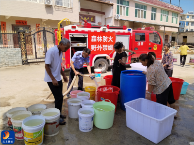 大路乡：民警送水解民忧 温暖民心显真情