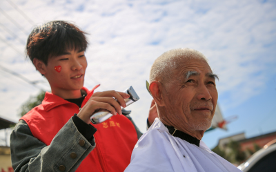 闯王镇苦竹林村：“巾帼宣讲”喜迎“重阳佳节”