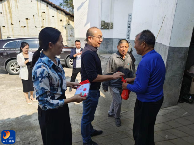 通山县红十字会开展重阳节走访慰问活动