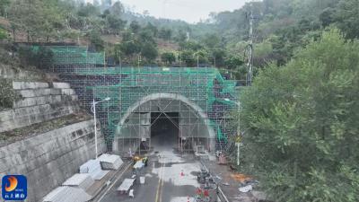 V视丨县交警大队全力保障城区道路畅通