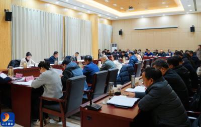 吴涛主持召开县政府常务会议