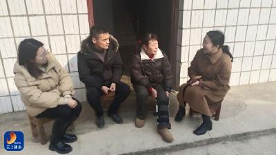 县妇联走访慰问燕厦乡老妇干部 