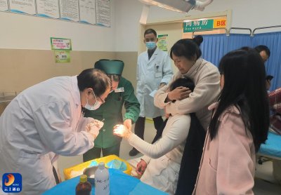 【春节我在岗】通山县人民医院急诊科医护团队以无私奉献诠释医者仁心