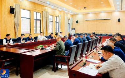 V视丨陈洪豪主持召开县城发集团高质量发展专题会时强调：加强党的建设 坚定发展信心  深化“1+1+N”战略体系 坚决肩负起县域经济高质量发展重任