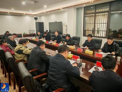 陈洪豪、吴涛到县信访局接待来访群众