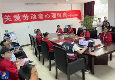 通山县疾控中心扎实开展2025年《中华人民共和国职业病防治法》宣传周活动