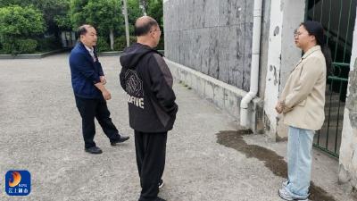 厦铺镇开展“五一”节前校园安全检查