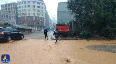 县住建局：加强城区防涝排涝 筑牢民生安全屏障