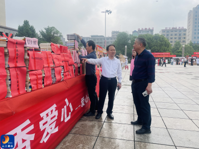 书香暖人心工会在行动——通山县总工会开展世界读书日爱心捐书活动
