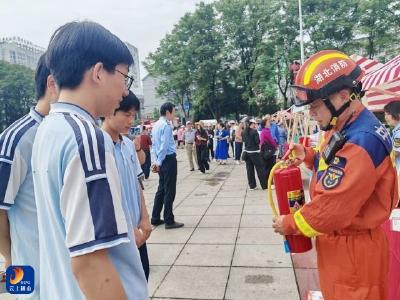 通山县消防救援大队：开展“世界读书日”消防安全宣传活动 