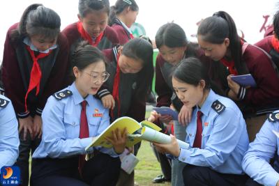 县税务局：绿茵场上学税法 研学基地育少年