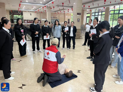 迎接五一客流高峰 通山隐水洞景区红十字救护站在行动