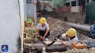 县住建局：三线并进“燃”起群众新生活
