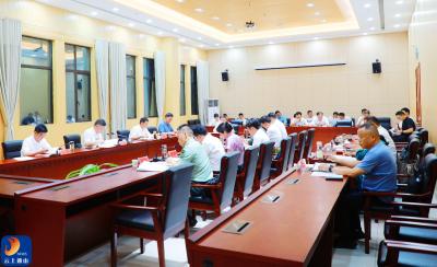 陈洪豪主持召开县委常委会会议  