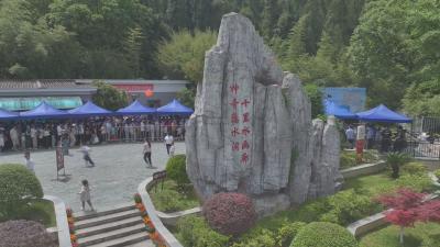 ​爆满！通山隐水洞单日游客量破纪录 九宫山接待量同比飙升