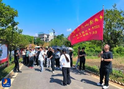 县委党校：踏寻红色足迹  传递温暖力量