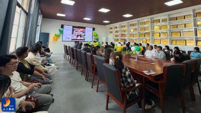 县实验中学教联体召开青年教师座谈会