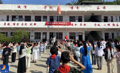 燕厦乡马桥小学：双节共庆 童心粽情