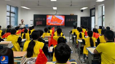 “传承红色基因 唱响时代旋律”——县实验中学畈泥校区成功举办红歌合唱比赛