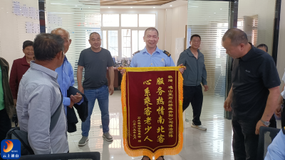 谭浩：服务热情南北客  心系乘客老少人