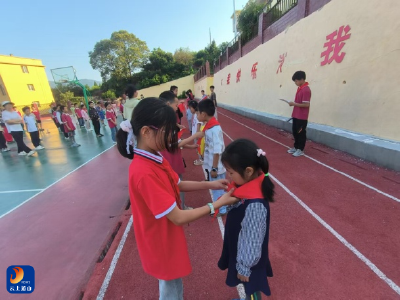 慈口乡慈口小学举行“牢记党的教导，争做强国少年”入队仪式
