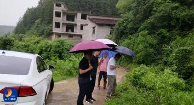大路乡：党员干部冲锋一线筑起防汛“红色堤坝”