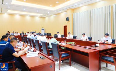 陈洪豪主持召开县委常委会会议