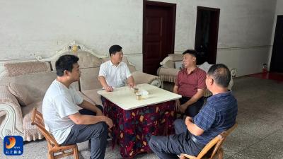 慰问叙真情  关怀聚党心——通羊镇开展“七一”走访慰问活动