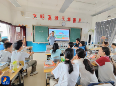 杨芳林乡：为青少年扣好“禁毒第一粒扣子” 