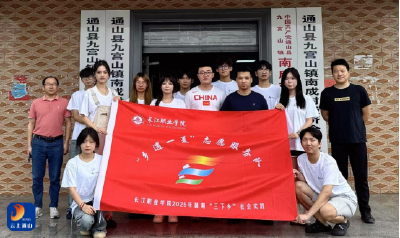 九宫山镇南成村：学子绘梦乡村里，色彩斑斓入画来