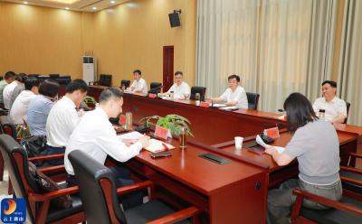 陈洪豪主持召开县委常委会会议