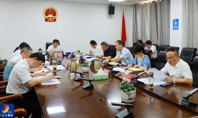 吴涛主持召开县政府党组会议