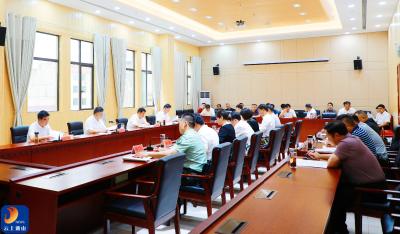 V视丨陈洪豪主持召开县委常委会会议