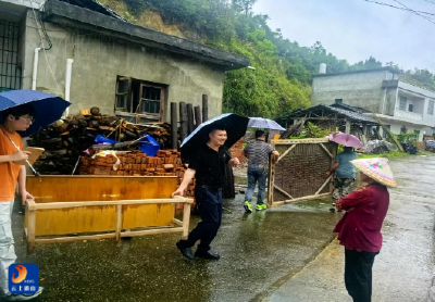 燕厦乡：党员冲锋在前，筑牢防汛“红色堤坝”