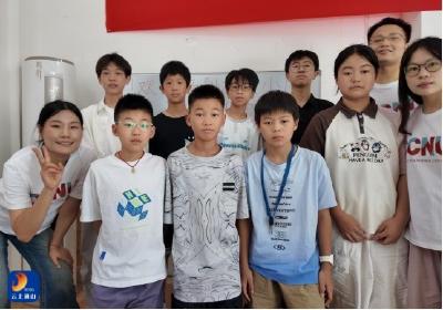 新城社区振兴小区托管班首日童心筑桥，鄂疆藏陇童声云端共唱祖国