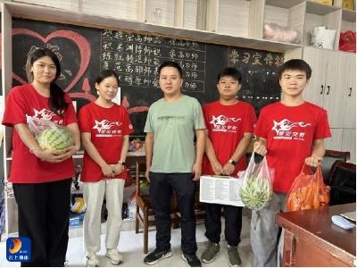 洪港镇：团员系真情 清凉送营地