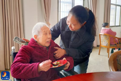 【人大代表风采】悉心尽“孝”注真情  ——湖北省人大代表、通山县城乡福利院养护部主任侯艳艳