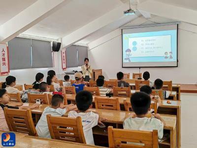 南林桥镇石门村：普法新风吹校园  法治种子润心田 