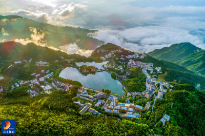 V视丨跟着赛事去旅行“千湖之省”湖北邀您划着桨板来“花式”避暑纳凉
