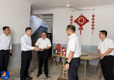 县领导“七一”走访慰问 党的温暖浸润心田