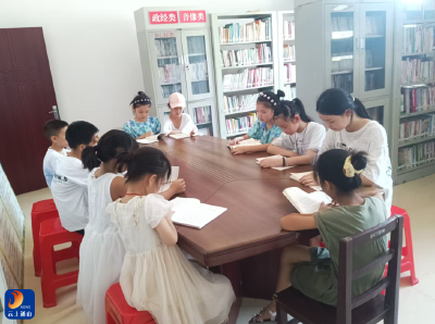 慈口乡大竹村：农家书屋作用大 暑假读书就选它 