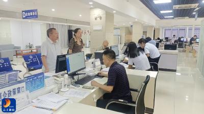 【优化营商环境】县住建局：一把手实地走流程 沉浸式体验促提升 