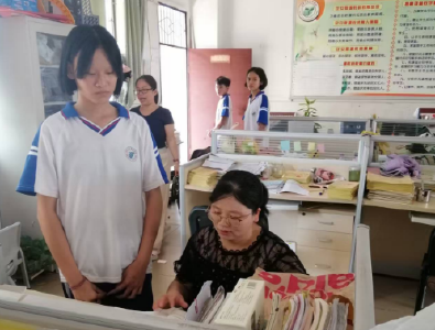 程雯君：以爱为灯，照亮学子英语与人生的星辰大海  