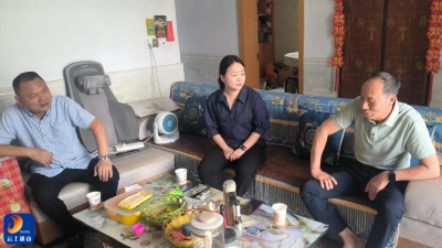 洪港镇：七一送暖到家门党的关怀入心田 