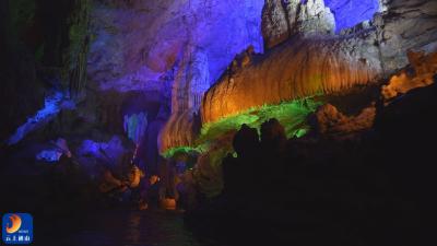 30余名大V打卡通山 解锁“清凉一夏”新玩法