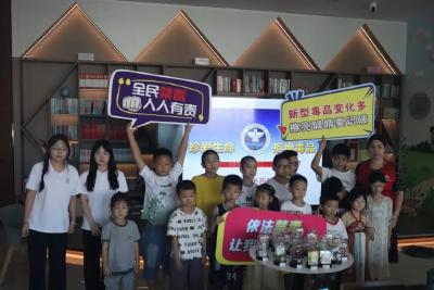 湖北通山：“爱心托管班”托起留守儿童多彩暑假