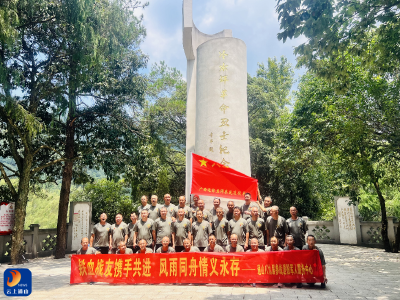 厦铺镇冷水坪村：老兵献花于碑前 纪念馆里忆英烈  